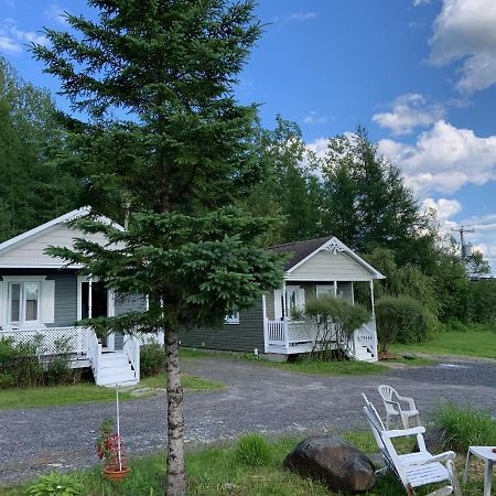 Motel & Chalets --Shefford-Waterloo- Habitation Forest Екстер'єр фото