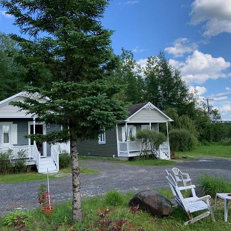 Motel & Chalets --Shefford-Waterloo- Habitation Forest Екстер'єр фото