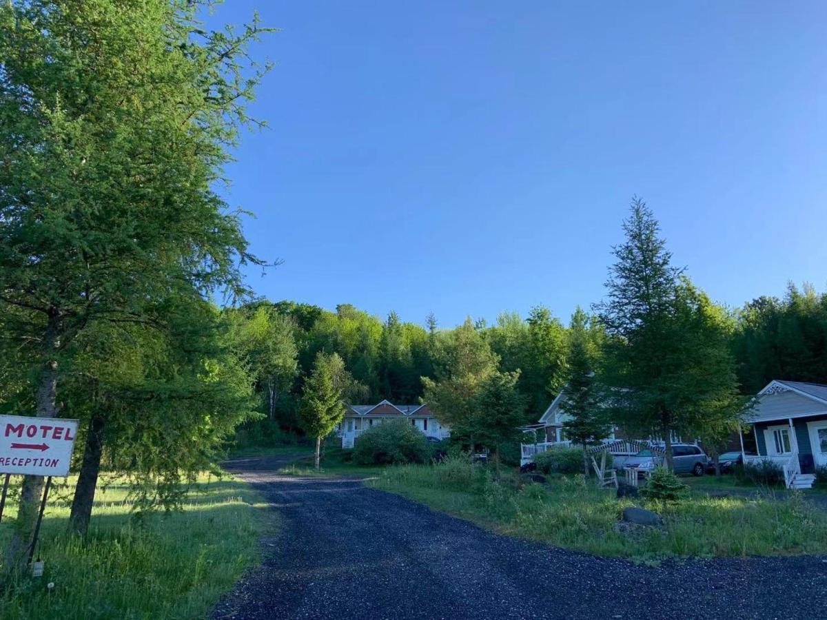 Motel & Chalets --Shefford-Waterloo- Habitation Forest Екстер'єр фото