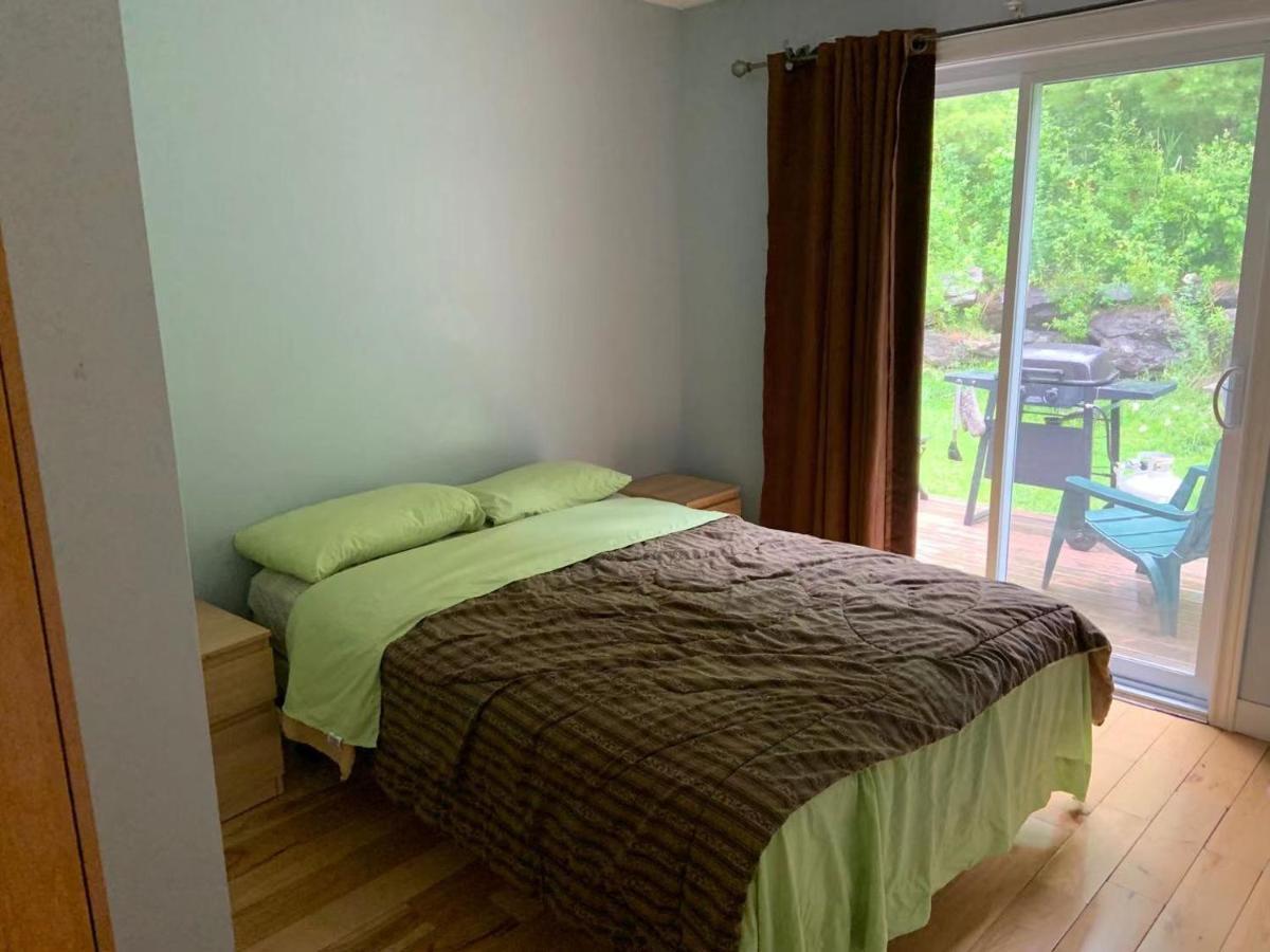 Motel & Chalets --Shefford-Waterloo- Habitation Forest Екстер'єр фото