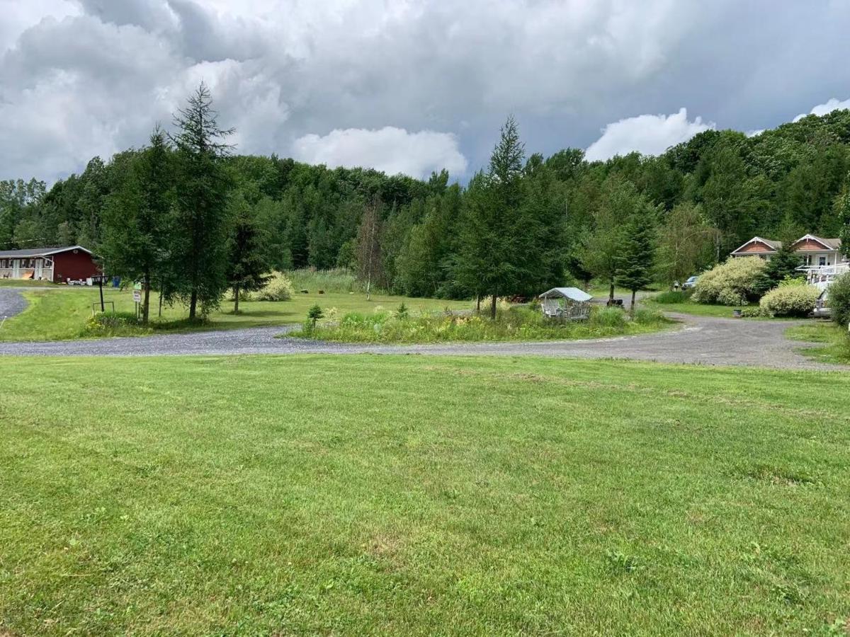 Motel & Chalets --Shefford-Waterloo- Habitation Forest Екстер'єр фото