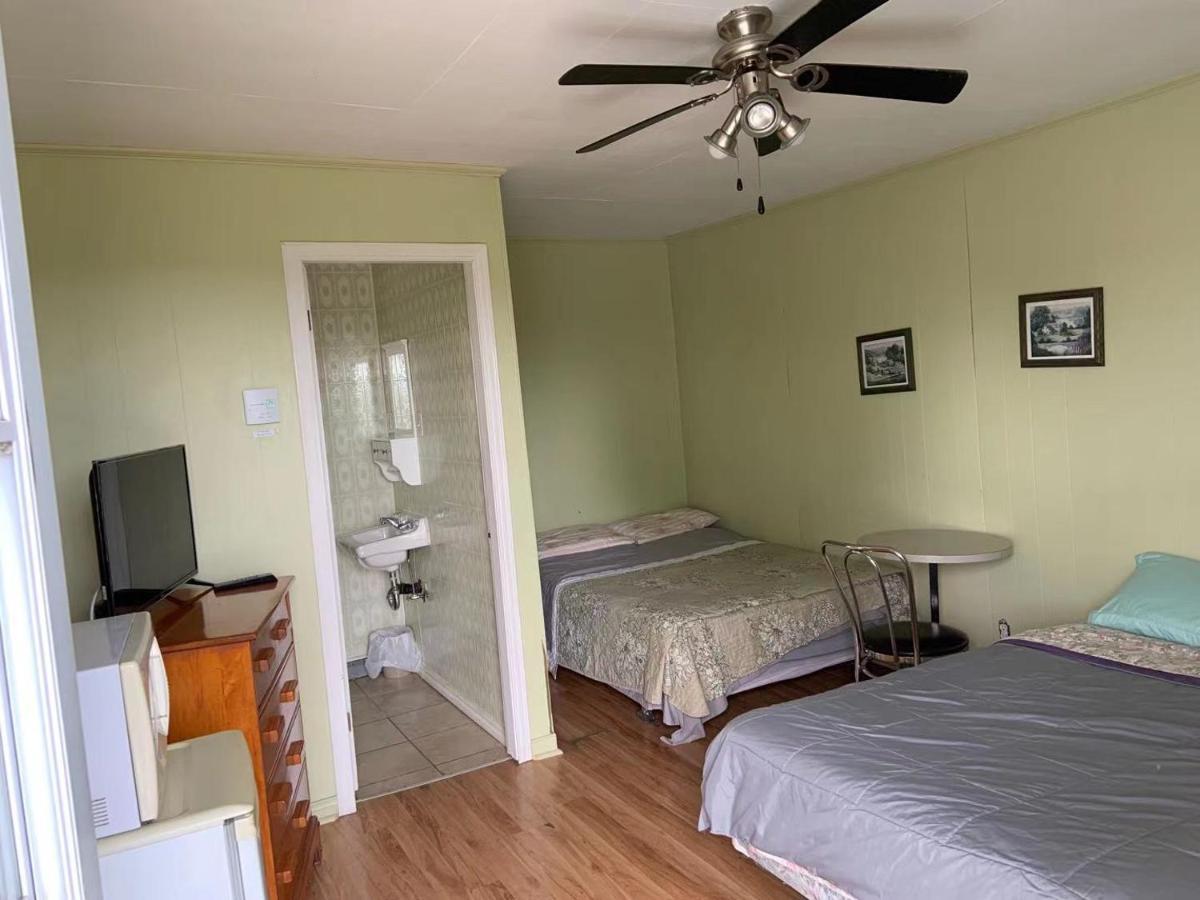 Motel & Chalets --Shefford-Waterloo- Habitation Forest Екстер'єр фото
