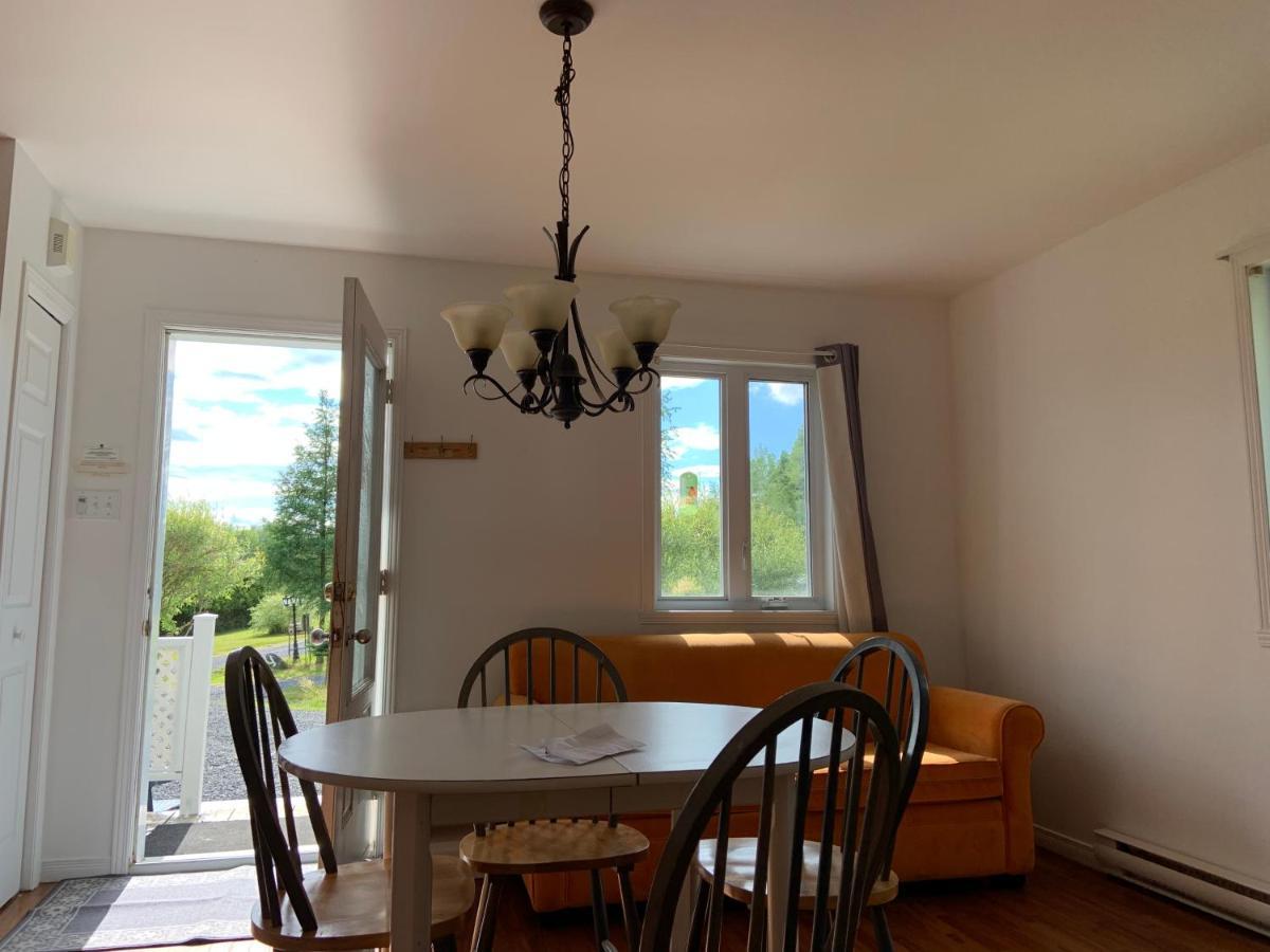 Motel & Chalets --Shefford-Waterloo- Habitation Forest Екстер'єр фото