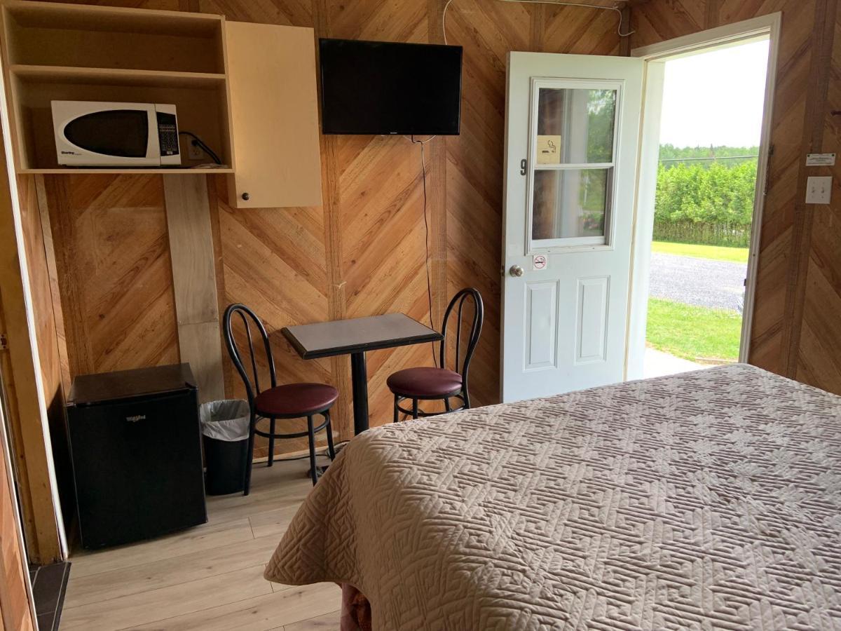 Motel & Chalets --Shefford-Waterloo- Habitation Forest Екстер'єр фото