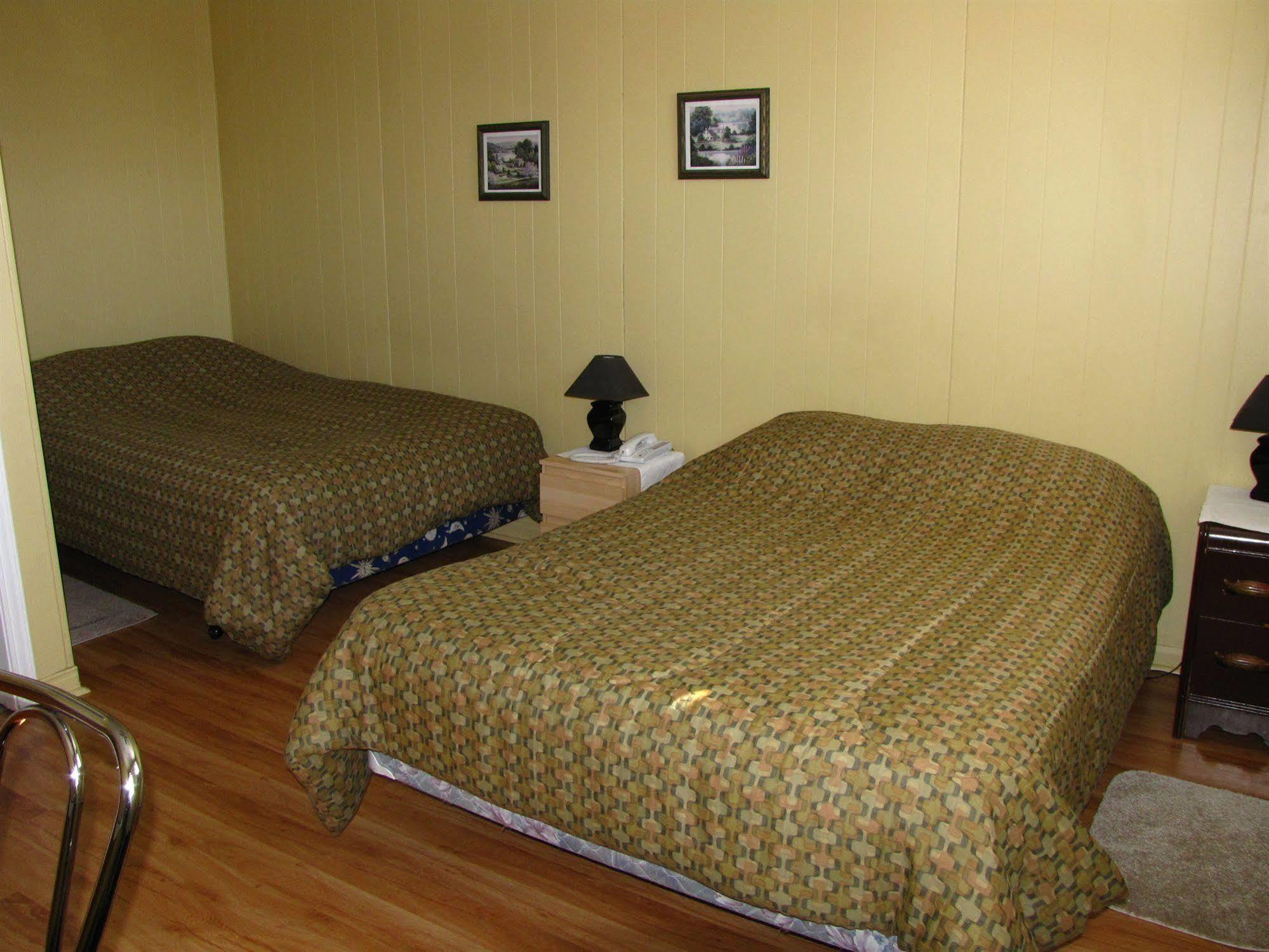 Motel & Chalets --Shefford-Waterloo- Habitation Forest Екстер'єр фото
