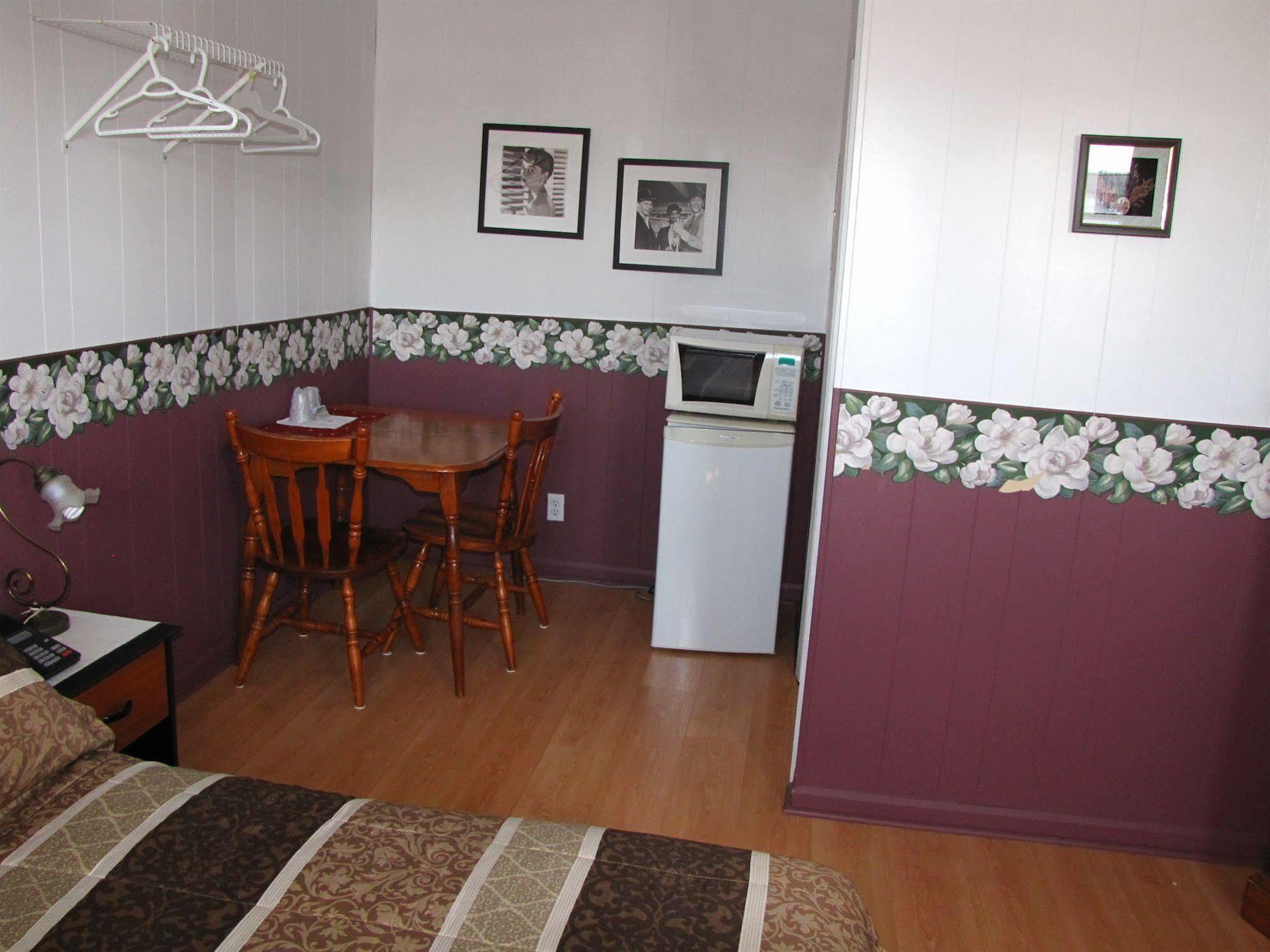 Motel & Chalets --Shefford-Waterloo- Habitation Forest Екстер'єр фото