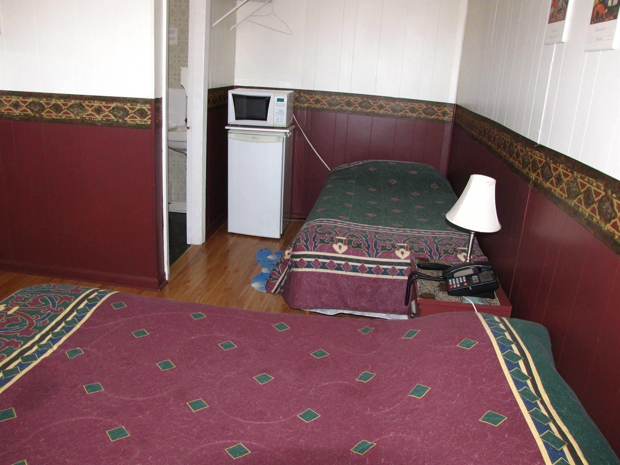 Motel & Chalets --Shefford-Waterloo- Habitation Forest Екстер'єр фото
