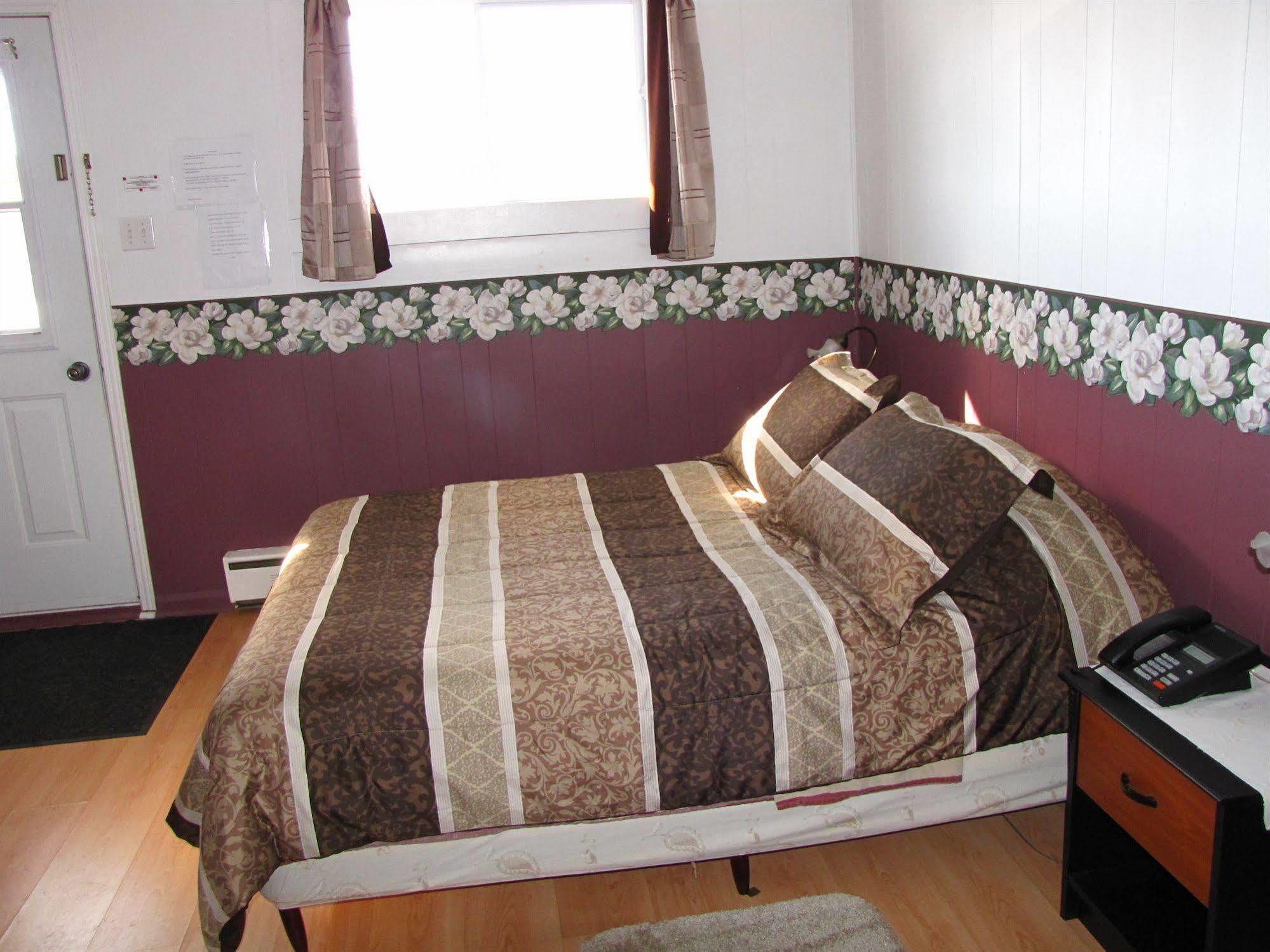 Motel & Chalets --Shefford-Waterloo- Habitation Forest Екстер'єр фото