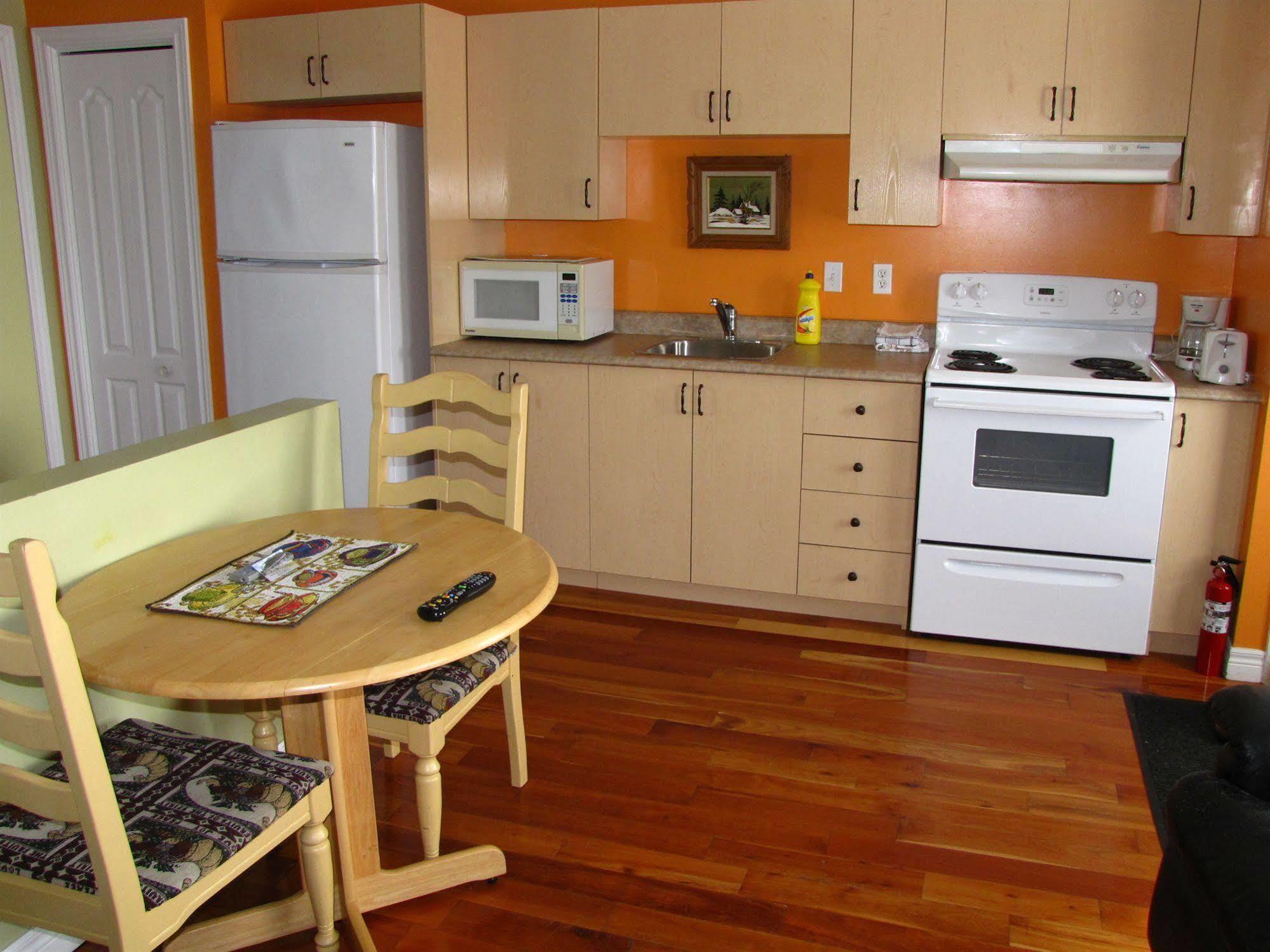 Motel & Chalets --Shefford-Waterloo- Habitation Forest Екстер'єр фото